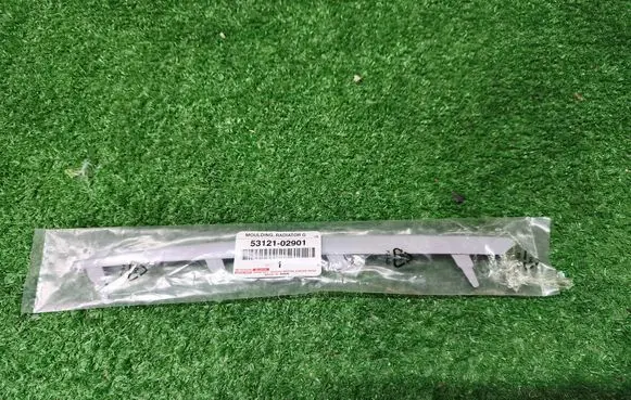 Toyota Auris E180 Front bumper upper radiator grill 5312102901