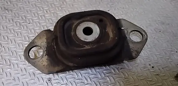 Renault Clio III Engine mount bracket 8200352861