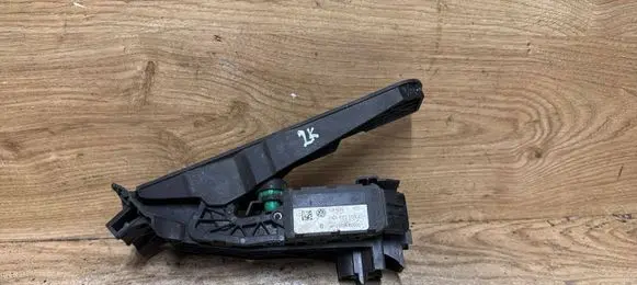 Volkswagen PASSAT B6 Accelerator throttle pedal 1K1723503L