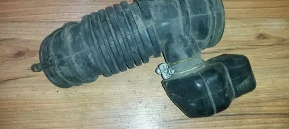 Mitsubishi Montero Air intake hose/pipe Nenustatyta
