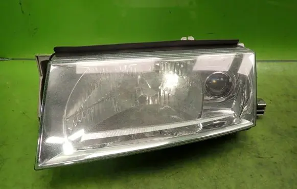 Skoda Octavia Mk1 (1U) Headlight/headlamp 1U1941015E