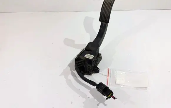 Hyundai Santa Fe Accelerator throttle pedal 