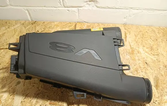 Mercedes-Benz CLS C218 X218 Air filter box A2780900101 A2780940004