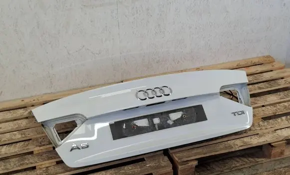 Tailgate/trunk/boot lid