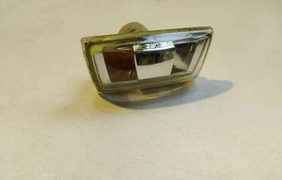 Opel Astra H Front fender indicator light 13252455 13252456