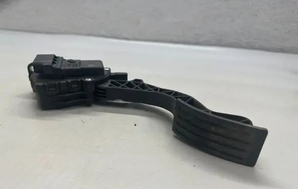 Volvo V50 Accelerator throttle pedal 4M519F836AH 6PV00864101