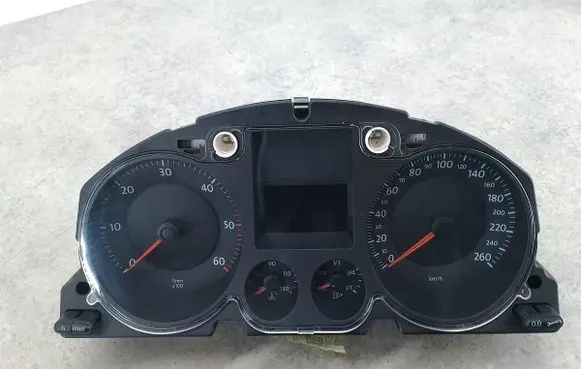 Volkswagen PASSAT B6 Speedometer (instrument cluster) 3C0920853J