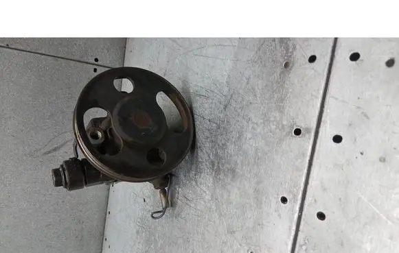 Mazda 323 F Power steering pump 