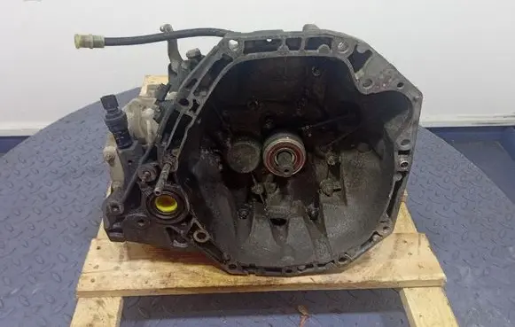 Dacia Logan I Manual 6 speed gearbox JR5147