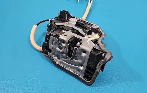 BMW 5 G30 G31 G38 Front door lock 7477688 IMPRK1551266