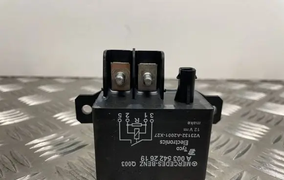 Mercedes-Benz C W204 Battery relay fuse A0035422619