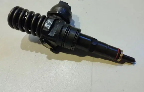 Skoda Octavia Mk2 (1Z) Fuel injector 041472015 038130073AG