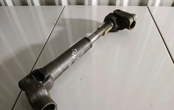 Toyota Avensis T270 Steering column universal joint