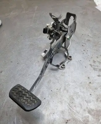 Toyota Yaris Brake pedal 8951033030
