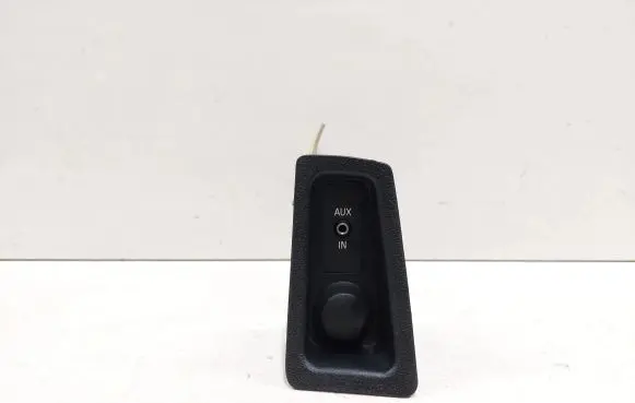 BMW 1 E81 E87 AUX in-socket connector 6930561 6131693056102 61316930561