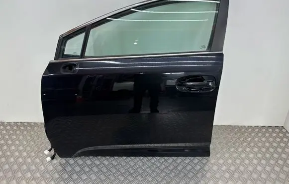 Toyota Avensis T270 Front door 