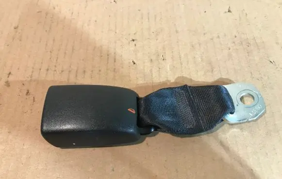 Peugeot 107 Rear seatbelt buckle B480 E034501 06371