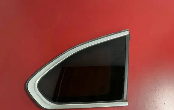 BMW X1 F48 F49 Rear side window 7406872