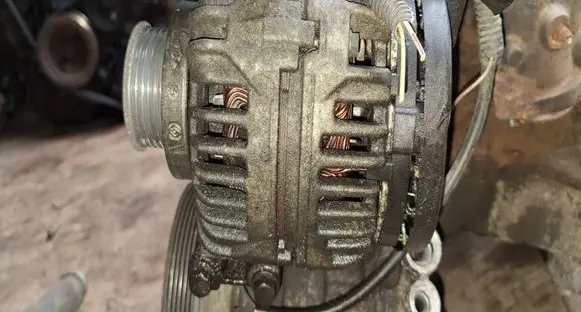 Renault Thalia I Generator/alternator 7700434899