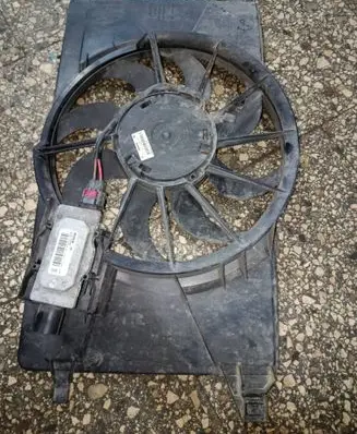 Ford Focus Radiator cooling fan shroud 