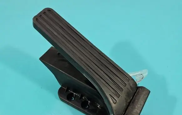 Mercedes-Benz E W212 Accelerator throttle pedal A2043000004 IMPRK1591100