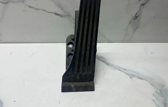 Mercedes-Benz C W204 Accelerator throttle pedal A2043000004