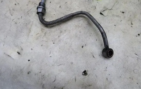 Nissan Qashqai Turbo turbocharger oiling pipe/hose KRIS235789