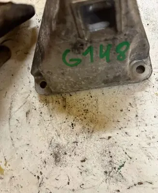 BMW 5 F10 F11 Engine mounting bracket 6795958