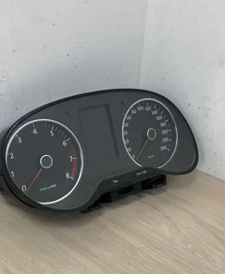 Volkswagen Polo V 6R Speedometer (instrument cluster) 6R0920860D V030411305 1020700057