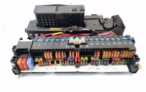 BMW X3 E83 Fuse module 8387153
