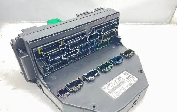 Mercedes-Benz E C207 W207 Fuse module A2129004500 A2124422000 A2129011200
