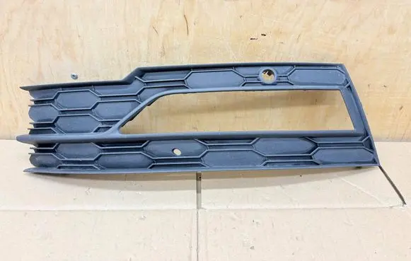 Skoda Octavia Mk4 Front fog light trim/grill 5E3807681A