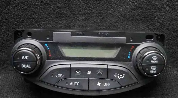 Toyota Yaris Interior fan control switch 