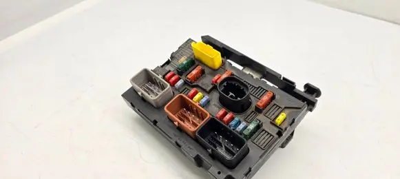 Citroen C4 Grand Picasso Fuse module 9664055680