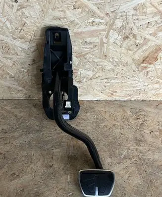 BMW M5 F90 Brake pedal 687427303 D2687427303 20180127