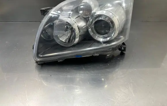 Toyota Avensis T250 Headlight/headlamp 35108