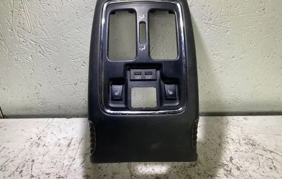 Dodge Durango USB socket connector 68145567AA 6157193656