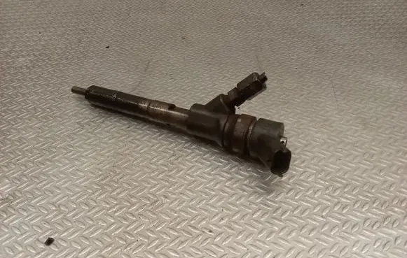 Toyota Yaris Fuel injector 2367033030 0445110215