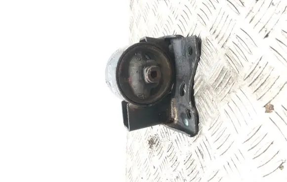 Nissan Primera Engine mount bracket