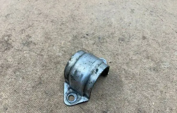 BMW 3 E46 Sway bar bush bracket, front 31351094552 1094552