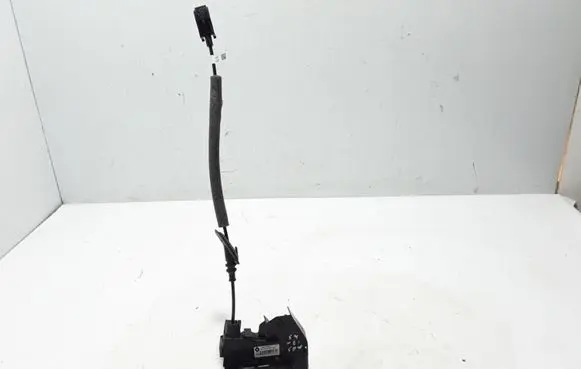 Renault Megane IV Rear door lock 825032022R