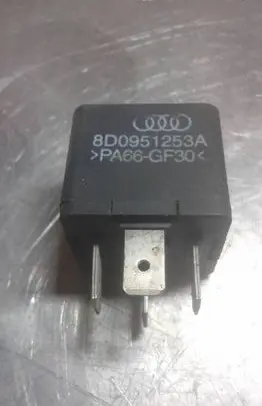 Volkswagen PASSAT B6 Other relay 8D0951253A