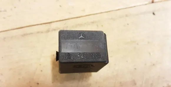 Mercedes-Benz E W211 Other relay 0025421119 7176 6066