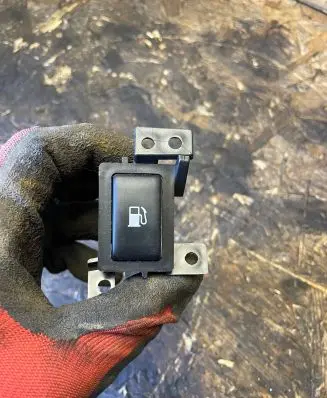 Nissan 350Z Fuel tank opening switch 