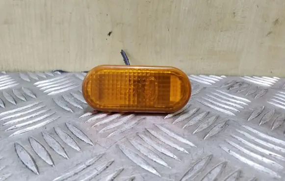 Volkswagen Golf IV Front fender indicator light 3B0949117B