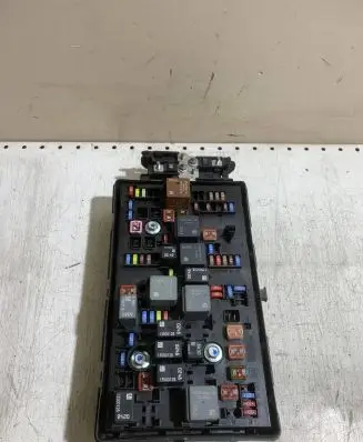 Opel Insignia A Fuse module 13222782