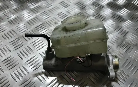 Subaru Legacy Master brake cylinder