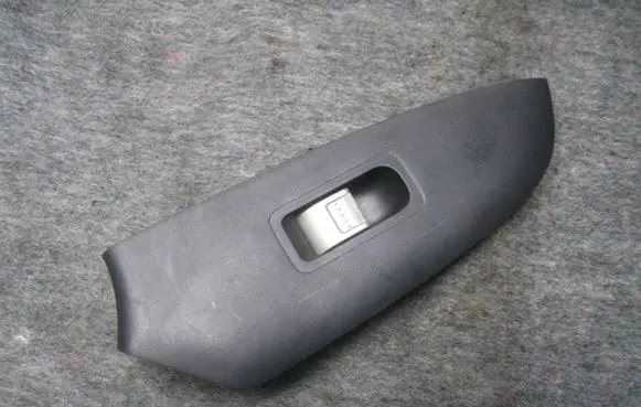 Honda CR-V Rear door window switch trim 