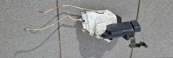Suzuki Ignis Front door lock