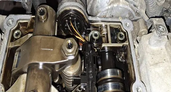Volkswagen Touran I Fuel injector 